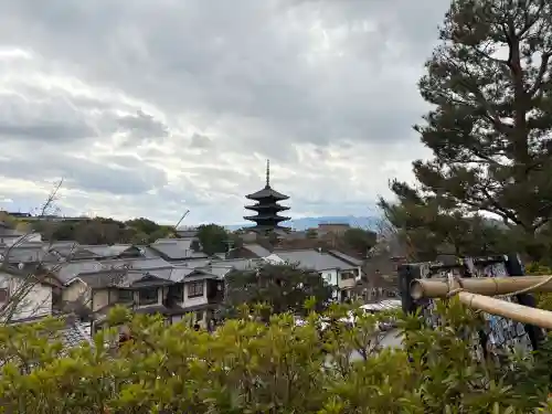 清水寺の{uncategorized: "未分類", other: "その他", undefined: "問題あり", building: "その他建物", grave: "お墓", sacred_gate: "鳥居", guardian: "狛犬", statue: "像", buddha: "仏像", history: "歴史", nature: "自然", garden: "庭園", animal: "動物", pagoda: "塔", temizu: "手水舎", mountain_gate: "山門・神門", sanctuary: "本殿・本堂", subordinate: "末社・摂社", art: "芸術", scenery: "景色", jizo: "地蔵", ema: "絵馬", goshuin: "御朱印", omikuji: "おみくじ", items: "授与品その他", amulet: "お守り", goshuincho: "御朱印帳", eats: "食事", festival: "お祭り", votive_dance: "神楽", shichigosan: "七五三参", wedding: "結婚式", experience: "体験その他", initially: "初詣", around: "周辺", anti_infection: "感染症対策"}