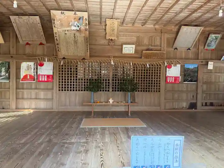 雷神社の{uncategorized: "未分類", other: "その他", undefined: "問題あり", building: "その他建物", grave: "お墓", sacred_gate: "鳥居", guardian: "狛犬", statue: "像", buddha: "仏像", history: "歴史", nature: "自然", garden: "庭園", animal: "動物", pagoda: "塔", temizu: "手水舎", mountain_gate: "山門・神門", sanctuary: "本殿・本堂", subordinate: "末社・摂社", art: "芸術", scenery: "景色", jizo: "地蔵", ema: "絵馬", goshuin: "御朱印", omikuji: "おみくじ", items: "授与品その他", amulet: "お守り", goshuincho: "御朱印帳", eats: "食事", festival: "お祭り", votive_dance: "神楽", shichigosan: "七五三参", wedding: "結婚式", experience: "体験その他", initially: "初詣", around: "周辺", anti_infection: "感染症対策"}