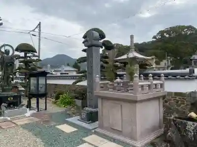 神宮寺の{uncategorized: "未分類", other: "その他", undefined: "問題あり", building: "その他建物", grave: "お墓", sacred_gate: "鳥居", guardian: "狛犬", statue: "像", buddha: "仏像", history: "歴史", nature: "自然", garden: "庭園", animal: "動物", pagoda: "塔", temizu: "手水舎", mountain_gate: "山門・神門", sanctuary: "本殿・本堂", subordinate: "末社・摂社", art: "芸術", scenery: "景色", jizo: "地蔵", ema: "絵馬", goshuin: "御朱印", omikuji: "おみくじ", items: "授与品その他", amulet: "お守り", goshuincho: "御朱印帳", eats: "食事", festival: "お祭り", votive_dance: "神楽", shichigosan: "七五三参", wedding: "結婚式", experience: "体験その他", initially: "初詣", around: "周辺", anti_infection: "感染症対策"}