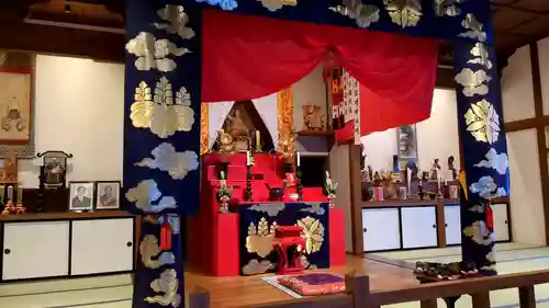 定山寺の本殿