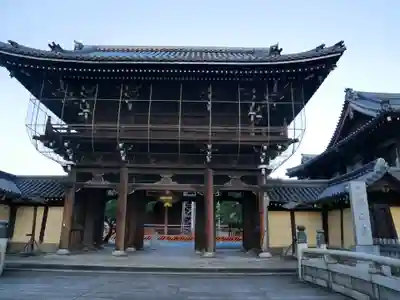 興正寺の山門・神門
