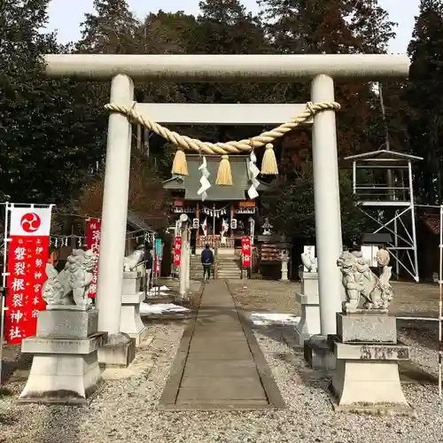 磐裂根裂神社の鳥居