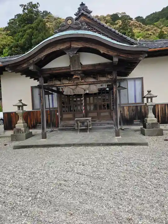 出雲大社新宮教会の{uncategorized: "未分類", other: "その他", undefined: "問題あり", building: "その他建物", grave: "お墓", sacred_gate: "鳥居", guardian: "狛犬", statue: "像", buddha: "仏像", history: "歴史", nature: "自然", garden: "庭園", animal: "動物", pagoda: "塔", temizu: "手水舎", mountain_gate: "山門・神門", sanctuary: "本殿・本堂", subordinate: "末社・摂社", art: "芸術", scenery: "景色", jizo: "地蔵", ema: "絵馬", goshuin: "御朱印", omikuji: "おみくじ", items: "授与品その他", amulet: "お守り", goshuincho: "御朱印帳", eats: "食事", festival: "お祭り", votive_dance: "神楽", shichigosan: "七五三参", wedding: "結婚式", experience: "体験その他", initially: "初詣", around: "周辺", anti_infection: "感染症対策"}