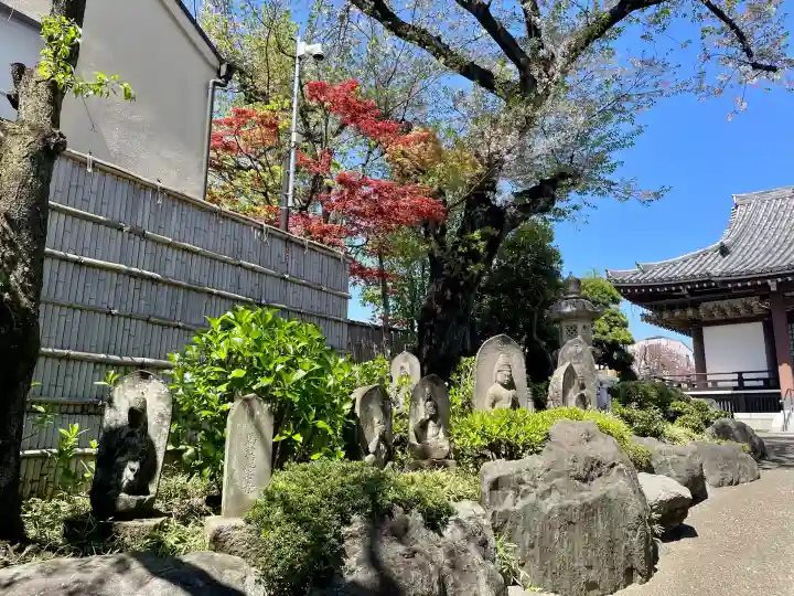 実相院の{uncategorized: "未分類", other: "その他", undefined: "問題あり", building: "その他建物", grave: "お墓", sacred_gate: "鳥居", guardian: "狛犬", statue: "像", buddha: "仏像", history: "歴史", nature: "自然", garden: "庭園", animal: "動物", pagoda: "塔", temizu: "手水舎", mountain_gate: "山門・神門", sanctuary: "本殿・本堂", subordinate: "末社・摂社", art: "芸術", scenery: "景色", jizo: "地蔵", ema: "絵馬", goshuin: "御朱印", omikuji: "おみくじ", items: "授与品その他", amulet: "お守り", goshuincho: "御朱印帳", eats: "食事", festival: "お祭り", votive_dance: "神楽", shichigosan: "七五三参", wedding: "結婚式", experience: "体験その他", initially: "初詣", around: "周辺", anti_infection: "感染症対策"}