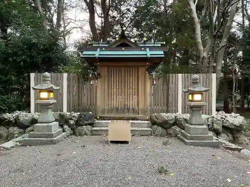 箕曲神社の{uncategorized: "未分類", other: "その他", undefined: "問題あり", building: "その他建物", grave: "お墓", sacred_gate: "鳥居", guardian: "狛犬", statue: "像", buddha: "仏像", history: "歴史", nature: "自然", garden: "庭園", animal: "動物", pagoda: "塔", temizu: "手水舎", mountain_gate: "山門・神門", sanctuary: "本殿・本堂", subordinate: "末社・摂社", art: "芸術", scenery: "景色", jizo: "地蔵", ema: "絵馬", goshuin: "御朱印", omikuji: "おみくじ", items: "授与品その他", amulet: "お守り", goshuincho: "御朱印帳", eats: "食事", festival: "お祭り", votive_dance: "神楽", shichigosan: "七五三参", wedding: "結婚式", experience: "体験その他", initially: "初詣", around: "周辺", anti_infection: "感染症対策"}