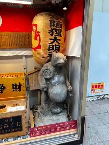 本陣狸大明神社の狛犬