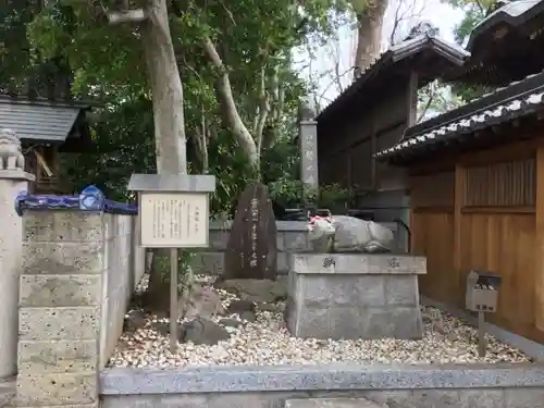 長草天神社の像