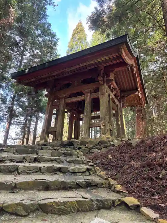 比叡山延暦寺の{uncategorized: "未分類", other: "その他", undefined: "問題あり", building: "その他建物", grave: "お墓", sacred_gate: "鳥居", guardian: "狛犬", statue: "像", buddha: "仏像", history: "歴史", nature: "自然", garden: "庭園", animal: "動物", pagoda: "塔", temizu: "手水舎", mountain_gate: "山門・神門", sanctuary: "本殿・本堂", subordinate: "末社・摂社", art: "芸術", scenery: "景色", jizo: "地蔵", ema: "絵馬", goshuin: "御朱印", omikuji: "おみくじ", items: "授与品その他", amulet: "お守り", goshuincho: "御朱印帳", eats: "食事", festival: "お祭り", votive_dance: "神楽", shichigosan: "七五三参", wedding: "結婚式", experience: "体験その他", initially: "初詣", around: "周辺", anti_infection: "感染症対策"}