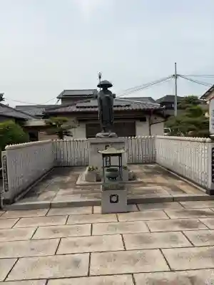 青蓮院の{uncategorized: "未分類", other: "その他", undefined: "問題あり", building: "その他建物", grave: "お墓", sacred_gate: "鳥居", guardian: "狛犬", statue: "像", buddha: "仏像", history: "歴史", nature: "自然", garden: "庭園", animal: "動物", pagoda: "塔", temizu: "手水舎", mountain_gate: "山門・神門", sanctuary: "本殿・本堂", subordinate: "末社・摂社", art: "芸術", scenery: "景色", jizo: "地蔵", ema: "絵馬", goshuin: "御朱印", omikuji: "おみくじ", items: "授与品その他", amulet: "お守り", goshuincho: "御朱印帳", eats: "食事", festival: "お祭り", votive_dance: "神楽", shichigosan: "七五三参", wedding: "結婚式", experience: "体験その他", initially: "初詣", around: "周辺", anti_infection: "感染症対策"}