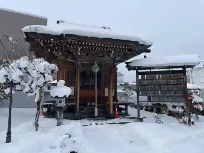 子安観音堂の{uncategorized: "未分類", other: "その他", undefined: "問題あり", building: "その他建物", grave: "お墓", sacred_gate: "鳥居", guardian: "狛犬", statue: "像", buddha: "仏像", history: "歴史", nature: "自然", garden: "庭園", animal: "動物", pagoda: "塔", temizu: "手水舎", mountain_gate: "山門・神門", sanctuary: "本殿・本堂", subordinate: "末社・摂社", art: "芸術", scenery: "景色", jizo: "地蔵", ema: "絵馬", goshuin: "御朱印", omikuji: "おみくじ", items: "授与品その他", amulet: "お守り", goshuincho: "御朱印帳", eats: "食事", festival: "お祭り", votive_dance: "神楽", shichigosan: "七五三参", wedding: "結婚式", experience: "体験その他", initially: "初詣", around: "周辺", anti_infection: "感染症対策"}