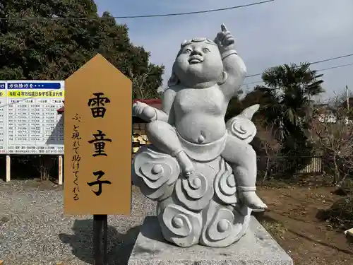 雷電神社の像