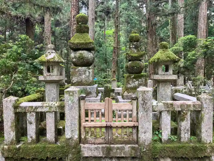 高野山金剛峯寺奥の院(和歌山県)