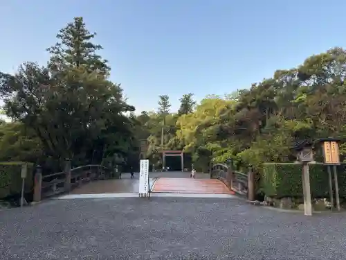 伊勢神宮外宮（豊受大神宮）の{uncategorized: "未分類", other: "その他", undefined: "問題あり", building: "その他建物", grave: "お墓", sacred_gate: "鳥居", guardian: "狛犬", statue: "像", buddha: "仏像", history: "歴史", nature: "自然", garden: "庭園", animal: "動物", pagoda: "塔", temizu: "手水舎", mountain_gate: "山門・神門", sanctuary: "本殿・本堂", subordinate: "末社・摂社", art: "芸術", scenery: "景色", jizo: "地蔵", ema: "絵馬", goshuin: "御朱印", omikuji: "おみくじ", items: "授与品その他", amulet: "お守り", goshuincho: "御朱印帳", eats: "食事", festival: "お祭り", votive_dance: "神楽", shichigosan: "七五三参", wedding: "結婚式", experience: "体験その他", initially: "初詣", around: "周辺", anti_infection: "感染症対策"}