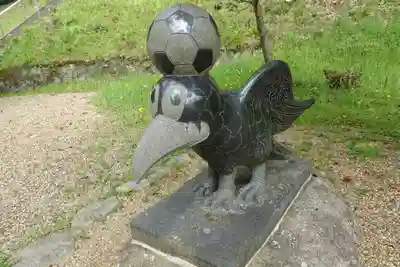 八咫烏神社の狛犬