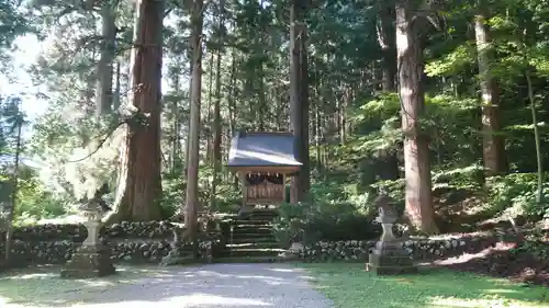 雄山神社中宮祈願殿の建物その他