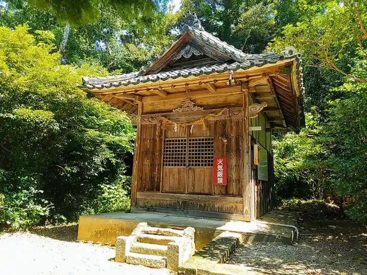 八剱神社・神明社合殿の末社・摂社