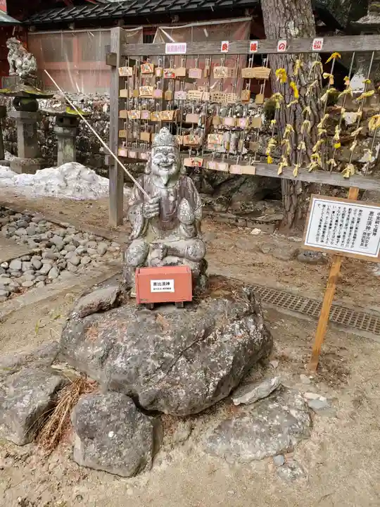 日光二荒山神社中宮祠の像