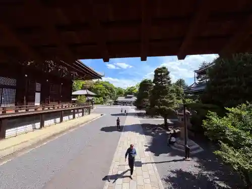 知恩院の{uncategorized: "未分類", other: "その他", undefined: "問題あり", building: "その他建物", grave: "お墓", sacred_gate: "鳥居", guardian: "狛犬", statue: "像", buddha: "仏像", history: "歴史", nature: "自然", garden: "庭園", animal: "動物", pagoda: "塔", temizu: "手水舎", mountain_gate: "山門・神門", sanctuary: "本殿・本堂", subordinate: "末社・摂社", art: "芸術", scenery: "景色", jizo: "地蔵", ema: "絵馬", goshuin: "御朱印", omikuji: "おみくじ", items: "授与品その他", amulet: "お守り", goshuincho: "御朱印帳", eats: "食事", festival: "お祭り", votive_dance: "神楽", shichigosan: "七五三参", wedding: "結婚式", experience: "体験その他", initially: "初詣", around: "周辺", anti_infection: "感染症対策"}