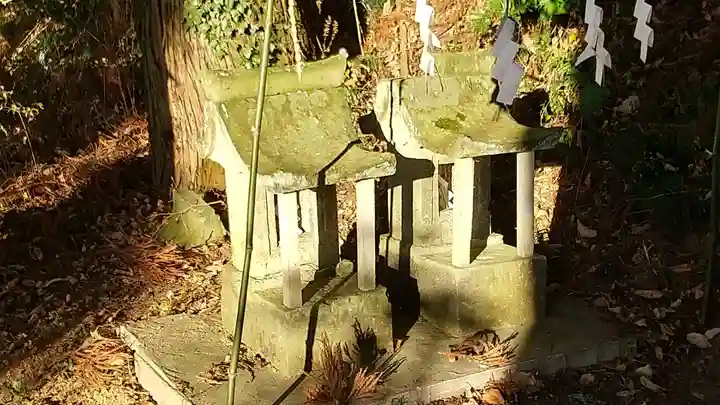 鸕鷀草神社の末社・摂社