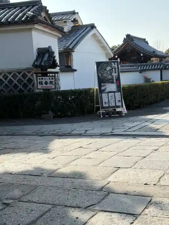 妙心寺(妙心禅寺)の{uncategorized: "未分類", other: "その他", undefined: "問題あり", building: "その他建物", grave: "お墓", sacred_gate: "鳥居", guardian: "狛犬", statue: "像", buddha: "仏像", history: "歴史", nature: "自然", garden: "庭園", animal: "動物", pagoda: "塔", temizu: "手水舎", mountain_gate: "山門・神門", sanctuary: "本殿・本堂", subordinate: "末社・摂社", art: "芸術", scenery: "景色", jizo: "地蔵", ema: "絵馬", goshuin: "御朱印", omikuji: "おみくじ", items: "授与品その他", amulet: "お守り", goshuincho: "御朱印帳", eats: "食事", festival: "お祭り", votive_dance: "神楽", shichigosan: "七五三参", wedding: "結婚式", experience: "体験その他", initially: "初詣", around: "周辺", anti_infection: "感染症対策"}