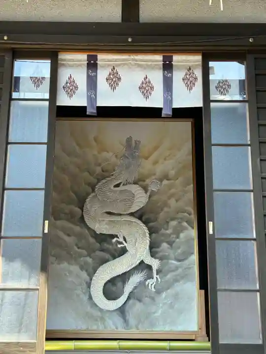 九頭竜大社の{uncategorized: "未分類", other: "その他", undefined: "問題あり", building: "その他建物", grave: "お墓", sacred_gate: "鳥居", guardian: "狛犬", statue: "像", buddha: "仏像", history: "歴史", nature: "自然", garden: "庭園", animal: "動物", pagoda: "塔", temizu: "手水舎", mountain_gate: "山門・神門", sanctuary: "本殿・本堂", subordinate: "末社・摂社", art: "芸術", scenery: "景色", jizo: "地蔵", ema: "絵馬", goshuin: "御朱印", omikuji: "おみくじ", items: "授与品その他", amulet: "お守り", goshuincho: "御朱印帳", eats: "食事", festival: "お祭り", votive_dance: "神楽", shichigosan: "七五三参", wedding: "結婚式", experience: "体験その他", initially: "初詣", around: "周辺", anti_infection: "感染症対策"}