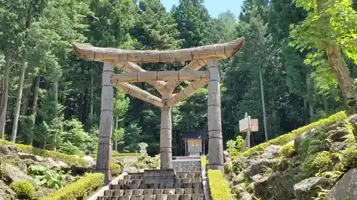 不二阿祖山太神宮の鳥居