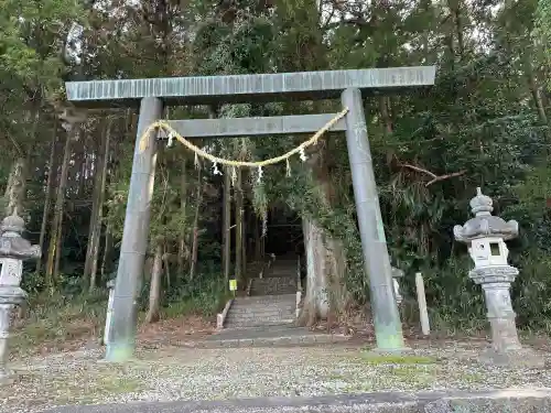 圡生神社の{uncategorized: "未分類", other: "その他", undefined: "問題あり", building: "その他建物", grave: "お墓", sacred_gate: "鳥居", guardian: "狛犬", statue: "像", buddha: "仏像", history: "歴史", nature: "自然", garden: "庭園", animal: "動物", pagoda: "塔", temizu: "手水舎", mountain_gate: "山門・神門", sanctuary: "本殿・本堂", subordinate: "末社・摂社", art: "芸術", scenery: "景色", jizo: "地蔵", ema: "絵馬", goshuin: "御朱印", omikuji: "おみくじ", items: "授与品その他", amulet: "お守り", goshuincho: "御朱印帳", eats: "食事", festival: "お祭り", votive_dance: "神楽", shichigosan: "七五三参", wedding: "結婚式", experience: "体験その他", initially: "初詣", around: "周辺", anti_infection: "感染症対策"}