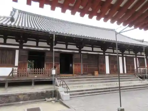 薬師寺の本殿・本堂