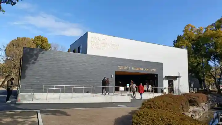 豊國神社の{uncategorized: "未分類", other: "その他", undefined: "問題あり", building: "その他建物", grave: "お墓", sacred_gate: "鳥居", guardian: "狛犬", statue: "像", buddha: "仏像", history: "歴史", nature: "自然", garden: "庭園", animal: "動物", pagoda: "塔", temizu: "手水舎", mountain_gate: "山門・神門", sanctuary: "本殿・本堂", subordinate: "末社・摂社", art: "芸術", scenery: "景色", jizo: "地蔵", ema: "絵馬", goshuin: "御朱印", omikuji: "おみくじ", items: "授与品その他", amulet: "お守り", goshuincho: "御朱印帳", eats: "食事", festival: "お祭り", votive_dance: "神楽", shichigosan: "七五三参", wedding: "結婚式", experience: "体験その他", initially: "初詣", around: "周辺", anti_infection: "感染症対策"}