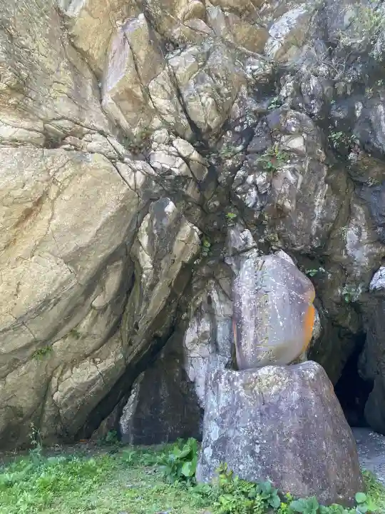 御厨人窟・神明窟(高知県)