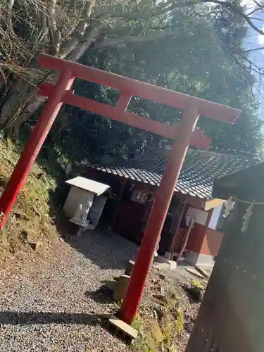 三岩稲荷神社の鳥居