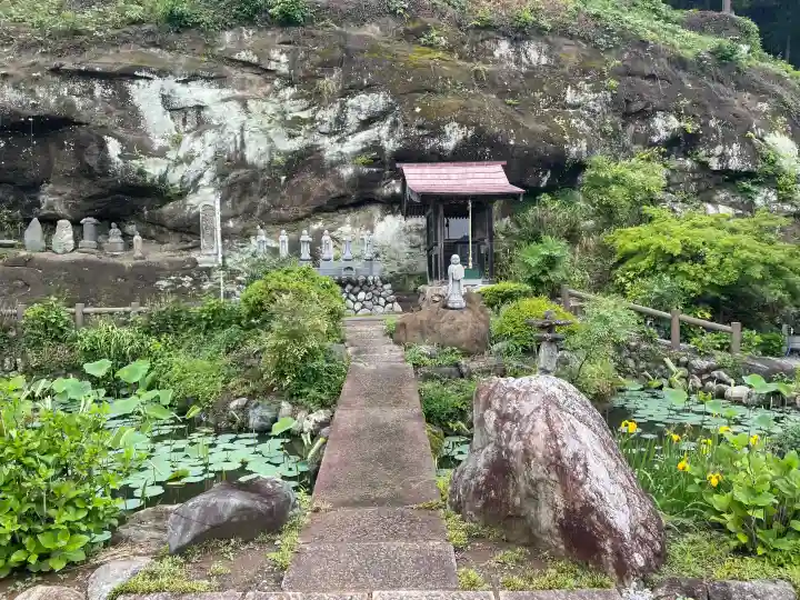 常泉寺の{uncategorized: "未分類", other: "その他", undefined: "問題あり", building: "その他建物", grave: "お墓", sacred_gate: "鳥居", guardian: "狛犬", statue: "像", buddha: "仏像", history: "歴史", nature: "自然", garden: "庭園", animal: "動物", pagoda: "塔", temizu: "手水舎", mountain_gate: "山門・神門", sanctuary: "本殿・本堂", subordinate: "末社・摂社", art: "芸術", scenery: "景色", jizo: "地蔵", ema: "絵馬", goshuin: "御朱印", omikuji: "おみくじ", items: "授与品その他", amulet: "お守り", goshuincho: "御朱印帳", eats: "食事", festival: "お祭り", votive_dance: "神楽", shichigosan: "七五三参", wedding: "結婚式", experience: "体験その他", initially: "初詣", around: "周辺", anti_infection: "感染症対策"}