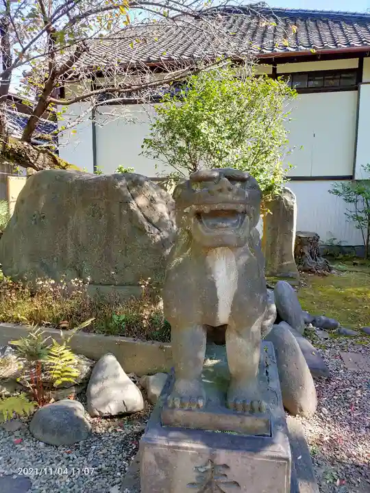 三囲神社の狛犬