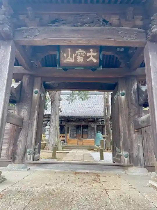 本乗寺の{uncategorized: "未分類", other: "その他", undefined: "問題あり", building: "その他建物", grave: "お墓", sacred_gate: "鳥居", guardian: "狛犬", statue: "像", buddha: "仏像", history: "歴史", nature: "自然", garden: "庭園", animal: "動物", pagoda: "塔", temizu: "手水舎", mountain_gate: "山門・神門", sanctuary: "本殿・本堂", subordinate: "末社・摂社", art: "芸術", scenery: "景色", jizo: "地蔵", ema: "絵馬", goshuin: "御朱印", omikuji: "おみくじ", items: "授与品その他", amulet: "お守り", goshuincho: "御朱印帳", eats: "食事", festival: "お祭り", votive_dance: "神楽", shichigosan: "七五三参", wedding: "結婚式", experience: "体験その他", initially: "初詣", around: "周辺", anti_infection: "感染症対策"}
