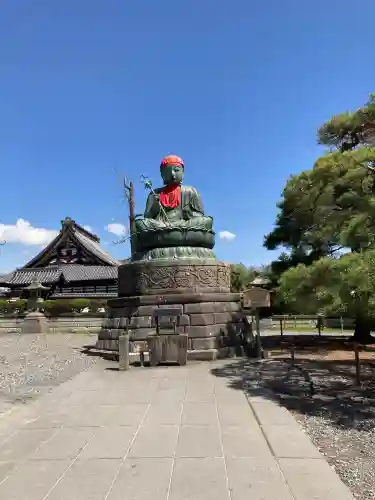 善光寺の{uncategorized: "未分類", other: "その他", undefined: "問題あり", building: "その他建物", grave: "お墓", sacred_gate: "鳥居", guardian: "狛犬", statue: "像", buddha: "仏像", history: "歴史", nature: "自然", garden: "庭園", animal: "動物", pagoda: "塔", temizu: "手水舎", mountain_gate: "山門・神門", sanctuary: "本殿・本堂", subordinate: "末社・摂社", art: "芸術", scenery: "景色", jizo: "地蔵", ema: "絵馬", goshuin: "御朱印", omikuji: "おみくじ", items: "授与品その他", amulet: "お守り", goshuincho: "御朱印帳", eats: "食事", festival: "お祭り", votive_dance: "神楽", shichigosan: "七五三参", wedding: "結婚式", experience: "体験その他", initially: "初詣", around: "周辺", anti_infection: "感染症対策"}