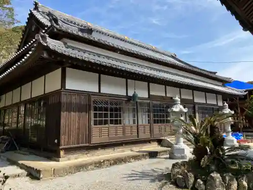 岩戸寺の本殿