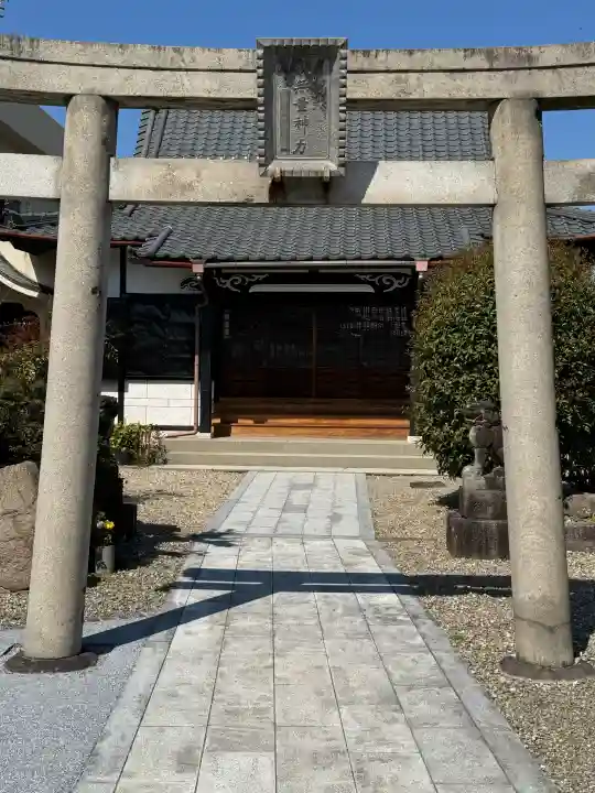 了義院の{uncategorized: "未分類", other: "その他", undefined: "問題あり", building: "その他建物", grave: "お墓", sacred_gate: "鳥居", guardian: "狛犬", statue: "像", buddha: "仏像", history: "歴史", nature: "自然", garden: "庭園", animal: "動物", pagoda: "塔", temizu: "手水舎", mountain_gate: "山門・神門", sanctuary: "本殿・本堂", subordinate: "末社・摂社", art: "芸術", scenery: "景色", jizo: "地蔵", ema: "絵馬", goshuin: "御朱印", omikuji: "おみくじ", items: "授与品その他", amulet: "お守り", goshuincho: "御朱印帳", eats: "食事", festival: "お祭り", votive_dance: "神楽", shichigosan: "七五三参", wedding: "結婚式", experience: "体験その他", initially: "初詣", around: "周辺", anti_infection: "感染症対策"}