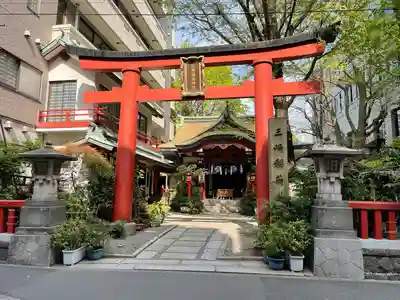 三崎稲荷神社の鳥居