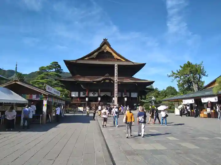 善光寺の本殿・本堂