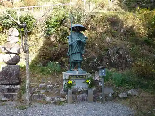 丹生大師 神宮寺の像