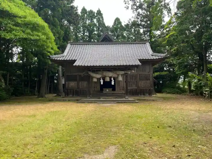 六所神社の{uncategorized: "未分類", other: "その他", undefined: "問題あり", building: "その他建物", grave: "お墓", sacred_gate: "鳥居", guardian: "狛犬", statue: "像", buddha: "仏像", history: "歴史", nature: "自然", garden: "庭園", animal: "動物", pagoda: "塔", temizu: "手水舎", mountain_gate: "山門・神門", sanctuary: "本殿・本堂", subordinate: "末社・摂社", art: "芸術", scenery: "景色", jizo: "地蔵", ema: "絵馬", goshuin: "御朱印", omikuji: "おみくじ", items: "授与品その他", amulet: "お守り", goshuincho: "御朱印帳", eats: "食事", festival: "お祭り", votive_dance: "神楽", shichigosan: "七五三参", wedding: "結婚式", experience: "体験その他", initially: "初詣", around: "周辺", anti_infection: "感染症対策"}