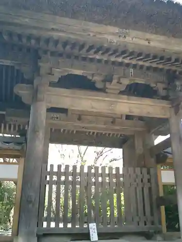 極楽寺（霊鷲山感應院極楽律寺）の山門