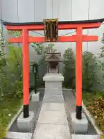 靍護稲荷神社の{uncategorized: "未分類", other: "その他", undefined: "問題あり", building: "その他建物", grave: "お墓", sacred_gate: "鳥居", guardian: "狛犬", statue: "像", buddha: "仏像", history: "歴史", nature: "自然", garden: "庭園", animal: "動物", pagoda: "塔", temizu: "手水舎", mountain_gate: "山門・神門", sanctuary: "本殿・本堂", subordinate: "末社・摂社", art: "芸術", scenery: "景色", jizo: "地蔵", ema: "絵馬", goshuin: "御朱印", omikuji: "おみくじ", items: "授与品その他", amulet: "お守り", goshuincho: "御朱印帳", eats: "食事", festival: "お祭り", votive_dance: "神楽", shichigosan: "七五三参", wedding: "結婚式", experience: "体験その他", initially: "初詣", around: "周辺", anti_infection: "感染症対策"}