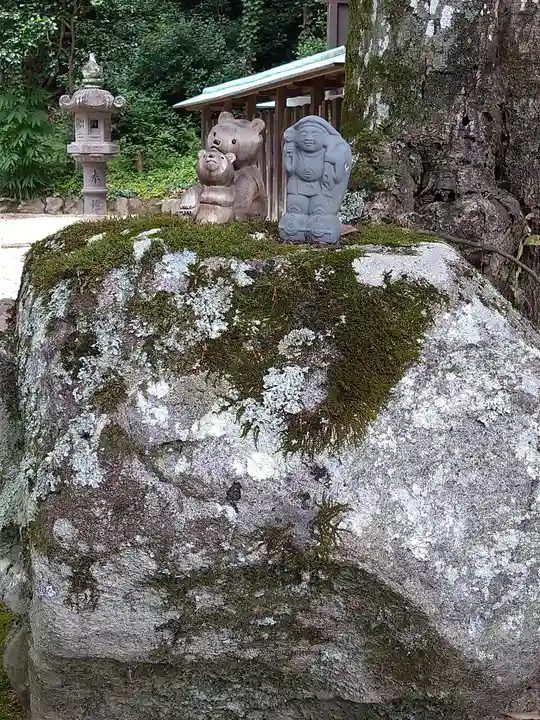 由加神社(和気由加神社)の像