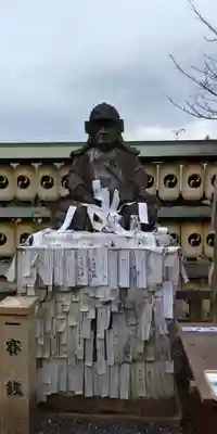 大石神社の像