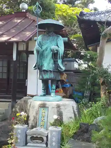 円泉寺の像