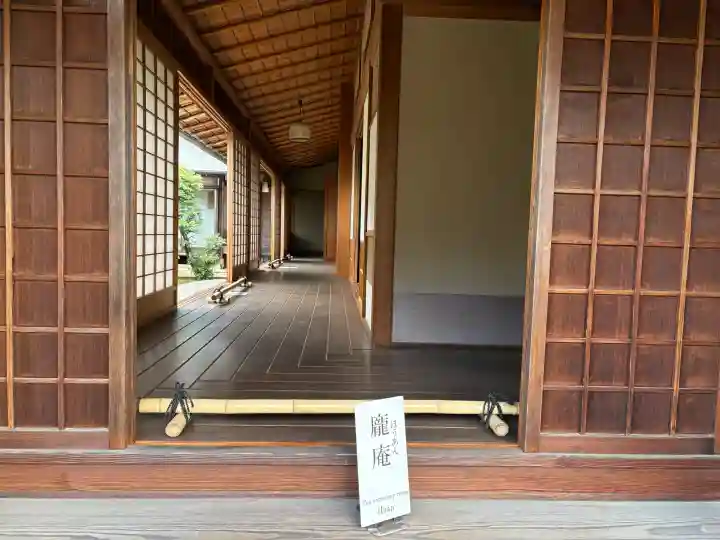 総見院の{uncategorized: "未分類", other: "その他", undefined: "問題あり", building: "その他建物", grave: "お墓", sacred_gate: "鳥居", guardian: "狛犬", statue: "像", buddha: "仏像", history: "歴史", nature: "自然", garden: "庭園", animal: "動物", pagoda: "塔", temizu: "手水舎", mountain_gate: "山門・神門", sanctuary: "本殿・本堂", subordinate: "末社・摂社", art: "芸術", scenery: "景色", jizo: "地蔵", ema: "絵馬", goshuin: "御朱印", omikuji: "おみくじ", items: "授与品その他", amulet: "お守り", goshuincho: "御朱印帳", eats: "食事", festival: "お祭り", votive_dance: "神楽", shichigosan: "七五三参", wedding: "結婚式", experience: "体験その他", initially: "初詣", around: "周辺", anti_infection: "感染症対策"}