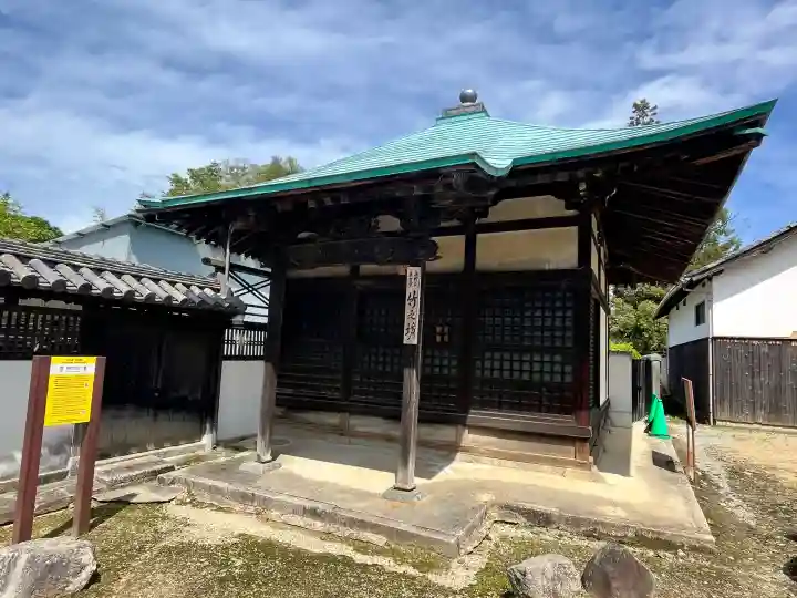 竹之坊の{uncategorized: "未分類", other: "その他", undefined: "問題あり", building: "その他建物", grave: "お墓", sacred_gate: "鳥居", guardian: "狛犬", statue: "像", buddha: "仏像", history: "歴史", nature: "自然", garden: "庭園", animal: "動物", pagoda: "塔", temizu: "手水舎", mountain_gate: "山門・神門", sanctuary: "本殿・本堂", subordinate: "末社・摂社", art: "芸術", scenery: "景色", jizo: "地蔵", ema: "絵馬", goshuin: "御朱印", omikuji: "おみくじ", items: "授与品その他", amulet: "お守り", goshuincho: "御朱印帳", eats: "食事", festival: "お祭り", votive_dance: "神楽", shichigosan: "七五三参", wedding: "結婚式", experience: "体験その他", initially: "初詣", around: "周辺", anti_infection: "感染症対策"}