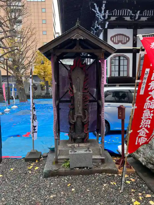 成田山札幌別院新栄寺の像