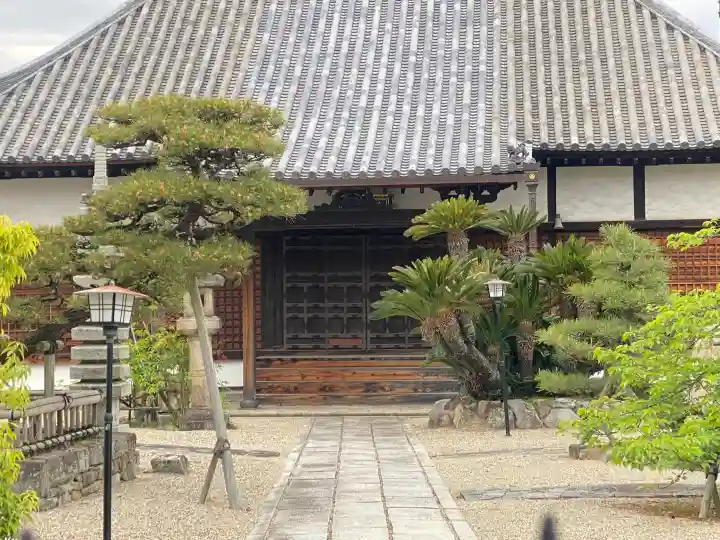 崇徳寺の{uncategorized: "未分類", other: "その他", undefined: "問題あり", building: "その他建物", grave: "お墓", sacred_gate: "鳥居", guardian: "狛犬", statue: "像", buddha: "仏像", history: "歴史", nature: "自然", garden: "庭園", animal: "動物", pagoda: "塔", temizu: "手水舎", mountain_gate: "山門・神門", sanctuary: "本殿・本堂", subordinate: "末社・摂社", art: "芸術", scenery: "景色", jizo: "地蔵", ema: "絵馬", goshuin: "御朱印", omikuji: "おみくじ", items: "授与品その他", amulet: "お守り", goshuincho: "御朱印帳", eats: "食事", festival: "お祭り", votive_dance: "神楽", shichigosan: "七五三参", wedding: "結婚式", experience: "体験その他", initially: "初詣", around: "周辺", anti_infection: "感染症対策"}